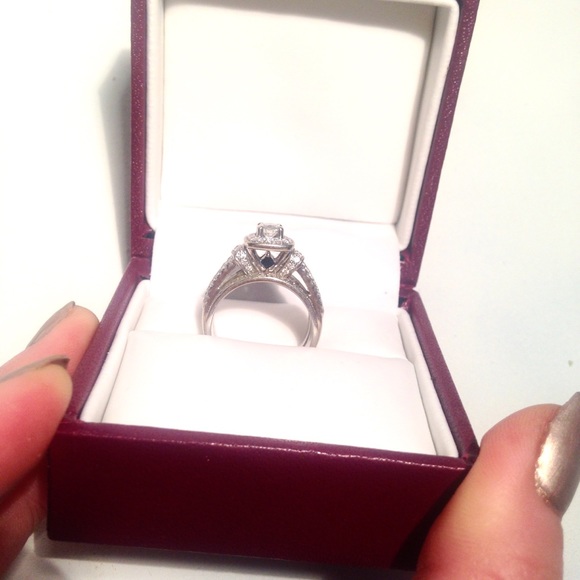 • the three-band engagement ring - Picture 4 of 7